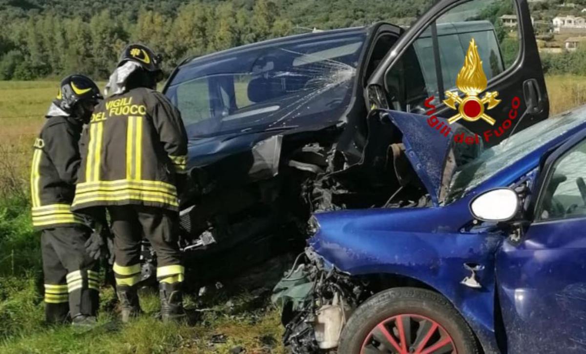 Cagliari, incidente a Capoterra oggi: scontro tra tre auto, una don…