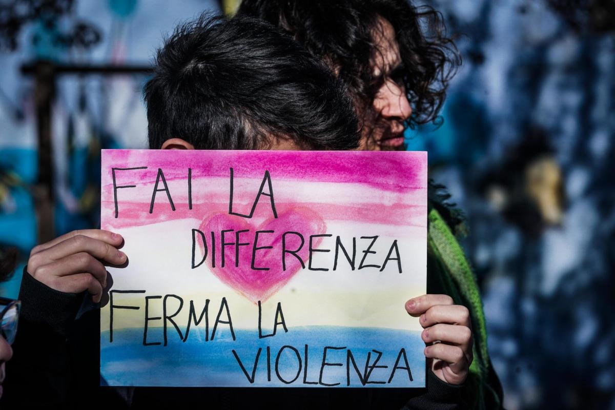 Varese, corteo contro la violenza sulle donne dopo l’omicidio di via Menotti, solidarietà alla donna sfregiata dall’ex. Orari e percorso della camminata