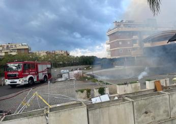 Roma, incendio a Mezzocammino in largo Jacovitti: in fiamme un garage, non ci sono feriti | VIDEO