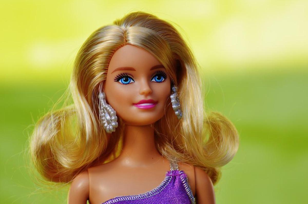 L’ex Ken umano è diventato Barbie: l’esito dopo 90 operazioni