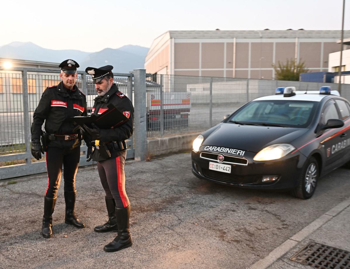 Blitz contro spaccio e camorra nel napoletano: “Vendita droga davan…