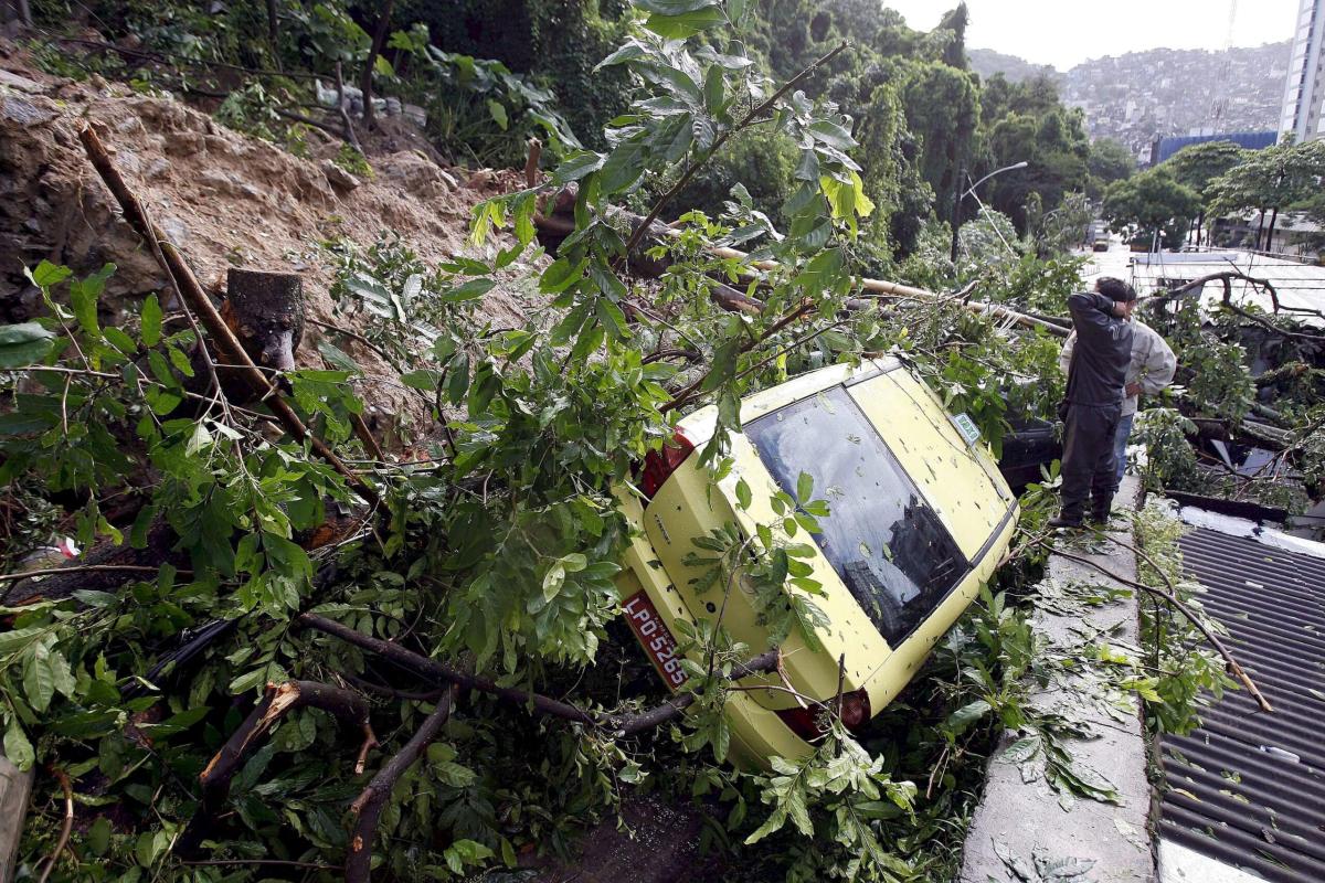 Ciclone si abbatte nel sud del Brasile, numerose vittime e dispersi