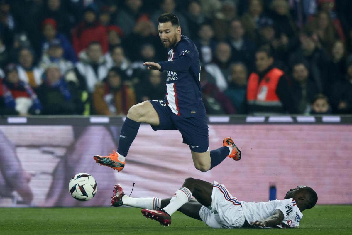 Psg-Olympique Lyon 0-1, Messi fischiato e Ligue 1 riaperta