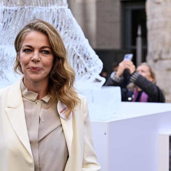 Claudia Gerini paparazzata con l’ex di Nathaly Caldonazzo: le foto della vacanza d’amore