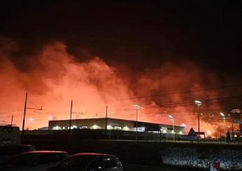 Milazzo, un incendio distrugge un deposito di bevande: a rischio il…