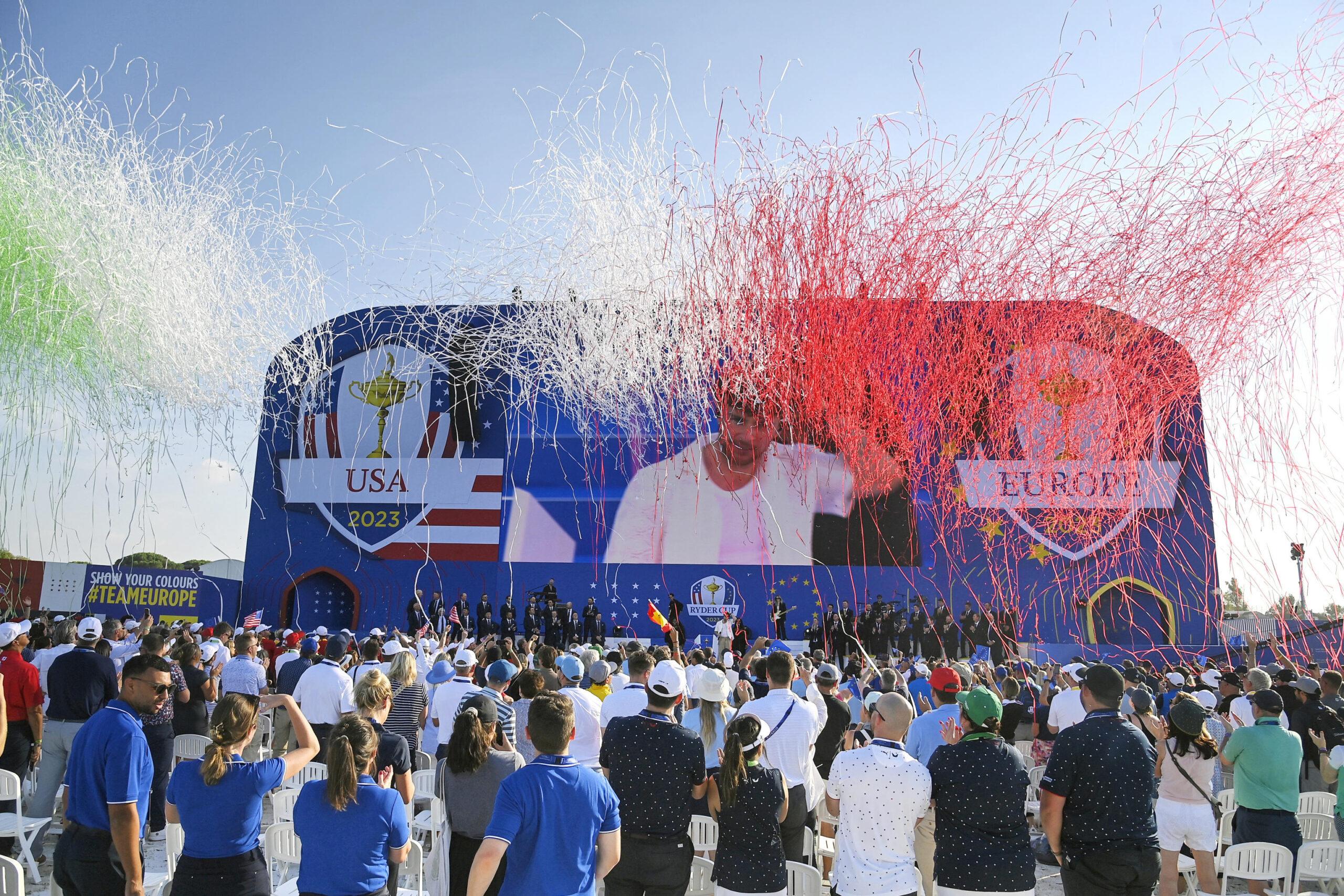 Ryder Cup, la Digos sventa la protesta degli ambientalisti: “Golfista ecoterrorista” su uno striscione