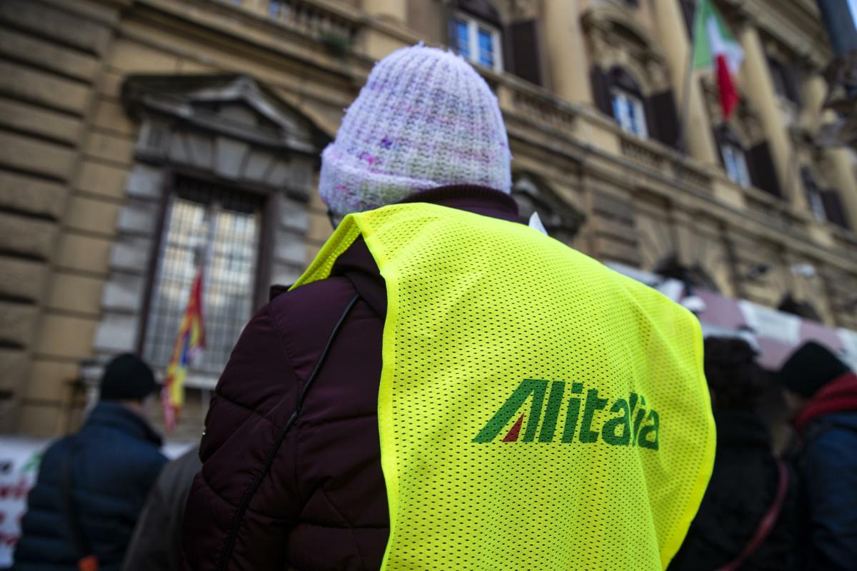 Incontro positivo fra Alitalia e sindacati: c’è l’accordo sulle uscite volontarie dalla Cgis