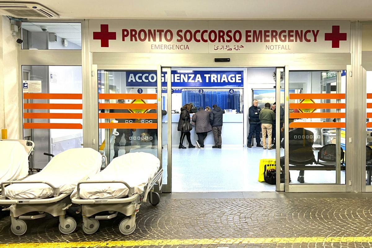 Napoli, busto di Mussolini in un ospedale: avviata ispezione interna