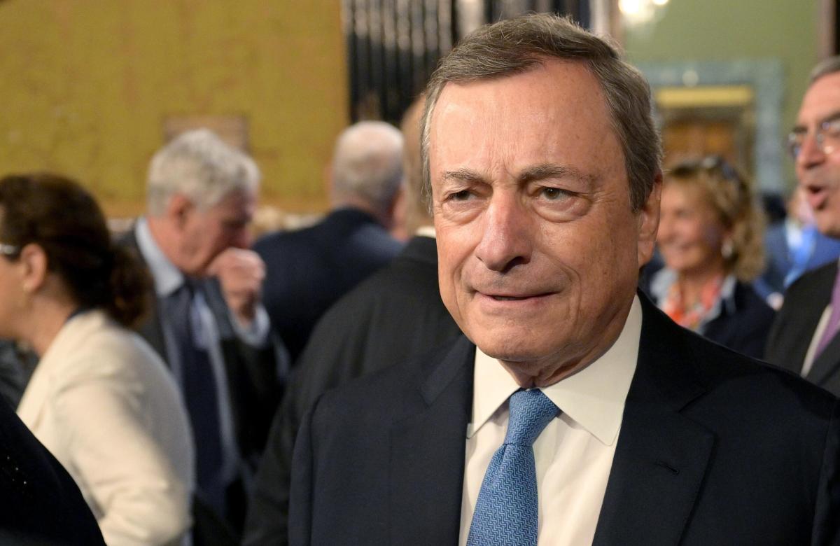 Draghi sulle sfide dell’Europa: “Investimenti su difesa, transizion…