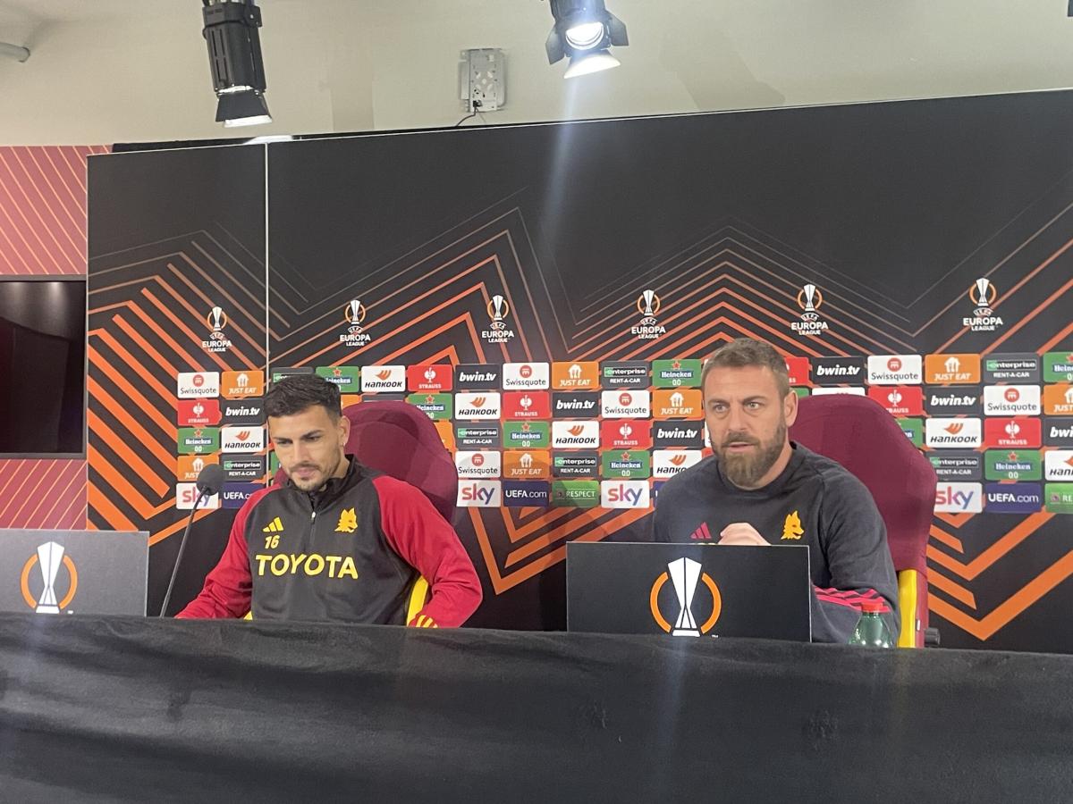 Europa League 2024 Roma – Bayer Leverkusen, conferenza stampa De Rossi: “Loro campioni con la testa sgombra, penso a diverse soluzioni” Paredes: “Voglio fare sempre meglio” | VIDEO