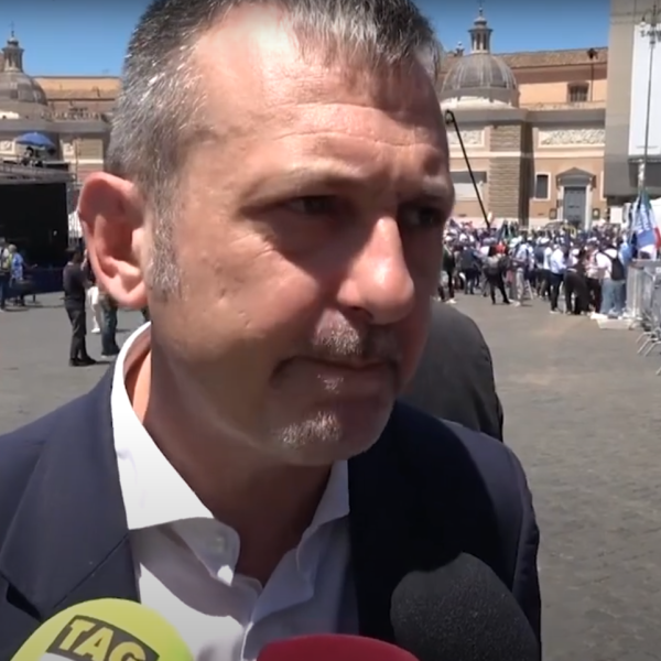 Manifestazione FDI a Roma, Delmastro sulla riforma della giustizia: “Chiunque capirebbe che la tutela della magistratura è raddoppiata”| VIDEO