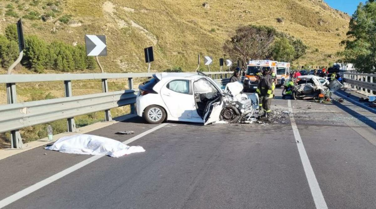 Brescia, incidente sulla SS42 all’altezza di Esine: coinvolte due auto e un camion, morto un 24enne