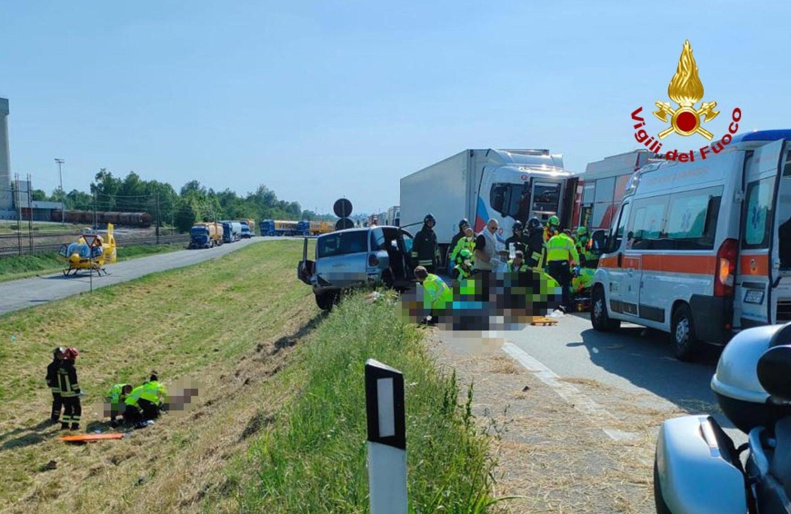 Tragico incidente a Cerignola: scontro tra auto e tir. Vittima un uomo di 54 anni