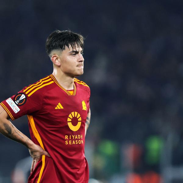 Roma, c’è lesione per Dybala: niente Sassuolo, l’argentino sarà out per almeno 10 giorni