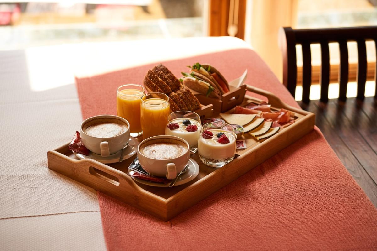 Risveglio in hotel: la colazione continentale