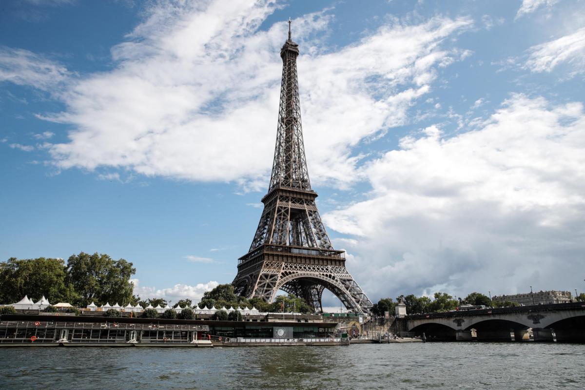 Allarme bomba a Parigi, evacuata la Tour Eiffel