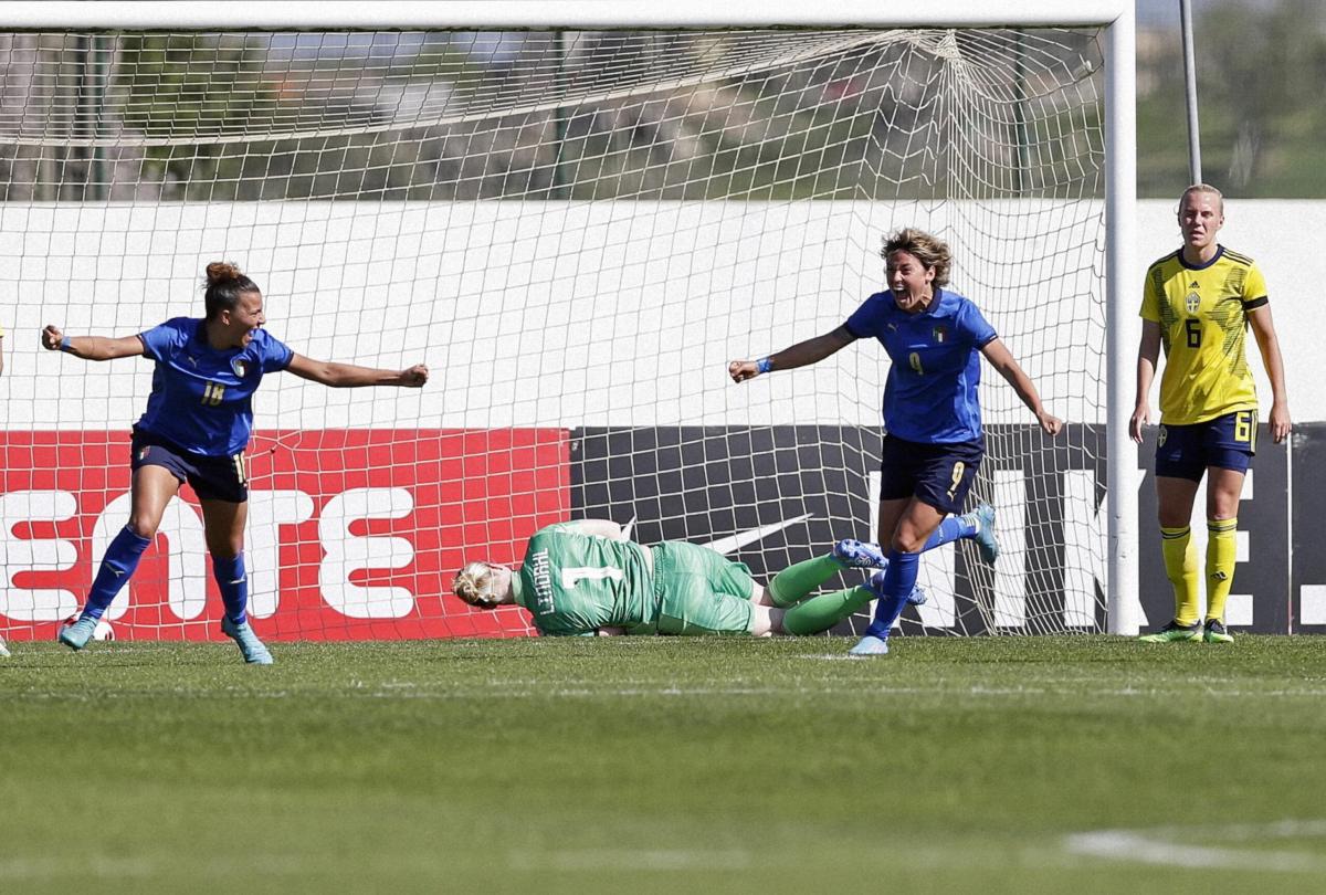 Calcio femminile, l’Italia batte la Colombia: a Roma finisce 2-1