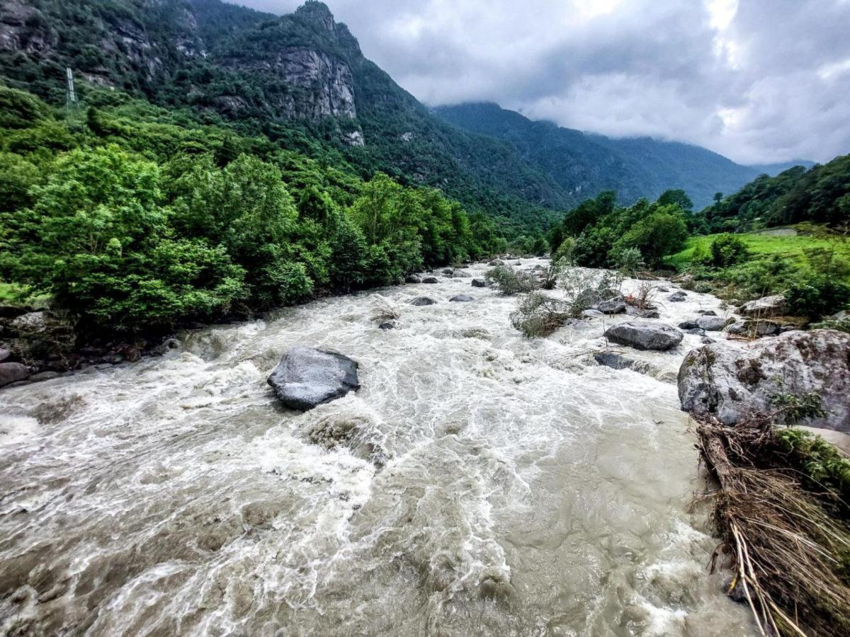 Maltempo al Nord, Avs vuole introdurre il reato di ecocidio: “Siamo contro i climafreghisti”. Ma già arriva il primo stop (non dal Governo)