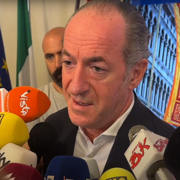 Autonomia differenziata, Zaia plaude la riforma: “Una visione di modernità”. E su Bossi: “Ci ha insegnato la coerenza: per me significa votare Lega”| VIDEO