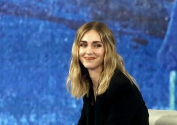 Chiara Ferragni rappresentata come un pagliaccio sulla copertina de L’Espresso. È polemica