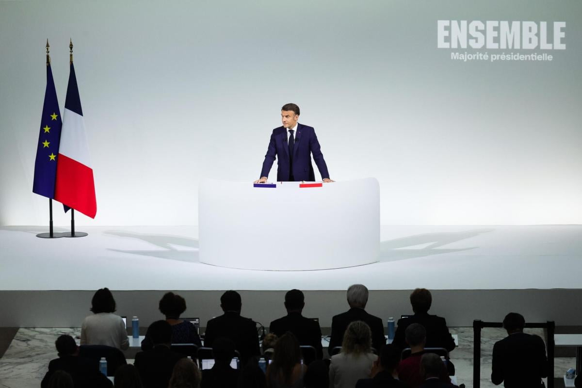 Elezioni anticipate in Francia 2024, i sondaggi premiano Rassemblement National che raggiunge il 33%, Nuovo Fronte Popolare al 28%. Renaissance di Macron recupera terreno: è al 18%