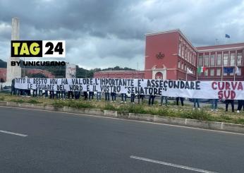 Roma – Bologna, i tifosi attaccano Lotito e la Lega: “Importante è assecondare le squadre del Nord e il vostro senatore”, e partono gli insulti | VIDEO