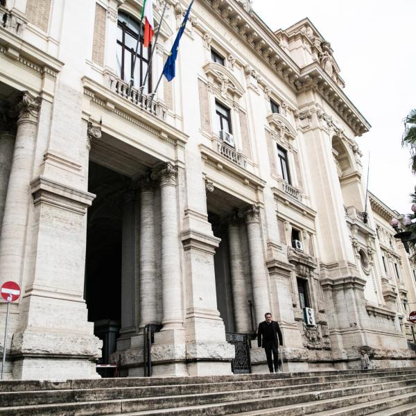 Scuola, gli idonei del concorso 2020 in piazza contro le mancate immissioni in ruolo. Fracassi (FLC CGIL): “Necessario attribuire i posti e risolvere il problema in Europa”.