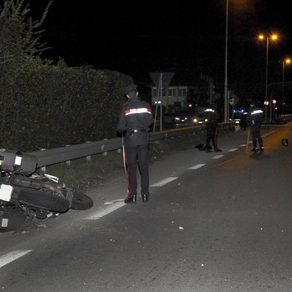 Agrigento, tragico incidente a San Leone: scontro tra due scooter, morto 20enne. Tre feriti