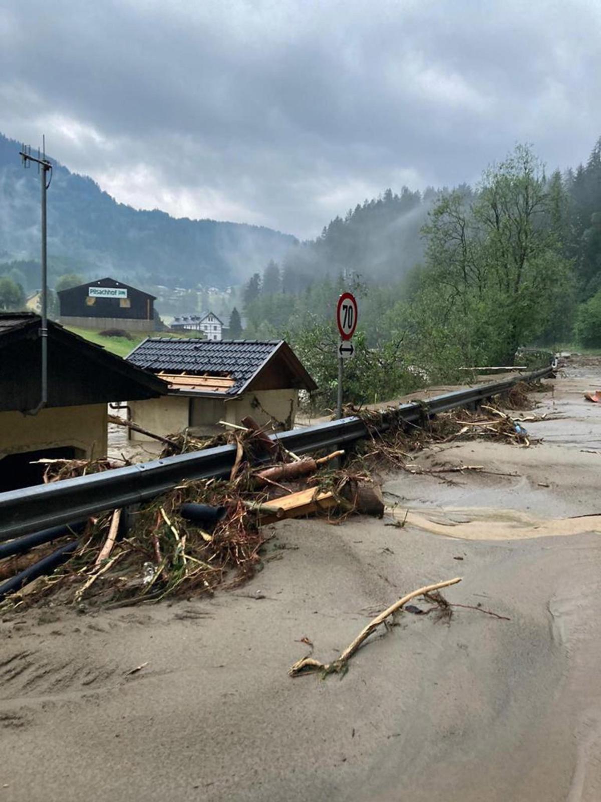 Maltempo e inondazioni in Carinzia: case evacuate e strade chiuse