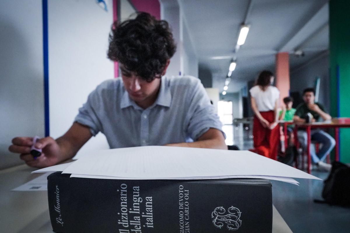 Maturità 2023, al via la prima prova: tema di italiano per oltre 500mila studenti