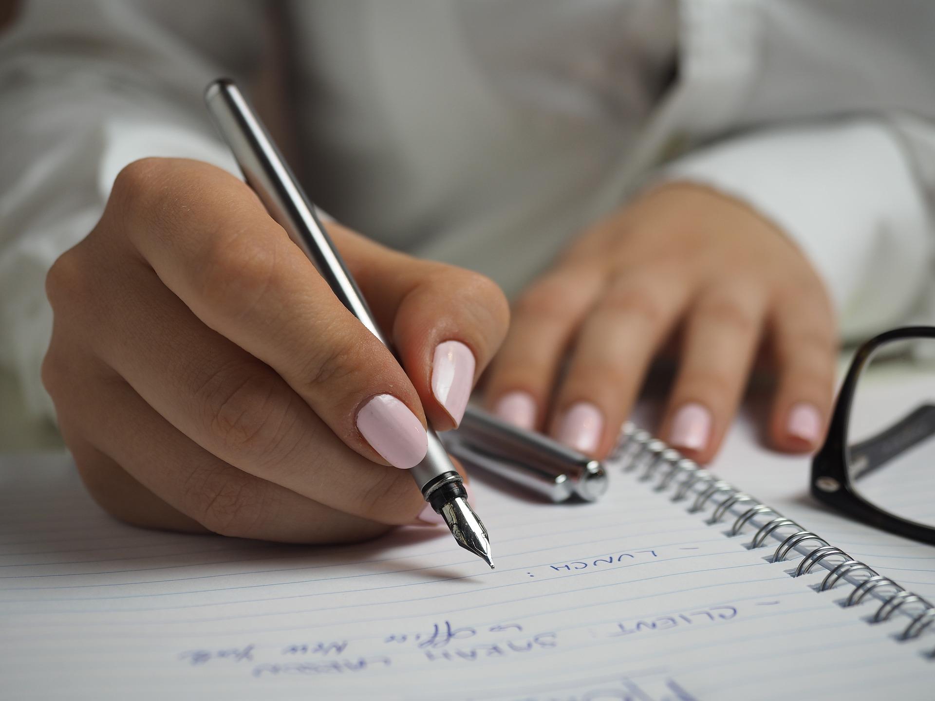 Scuola, un bambino su cinque non sa più scrivere in corsivo