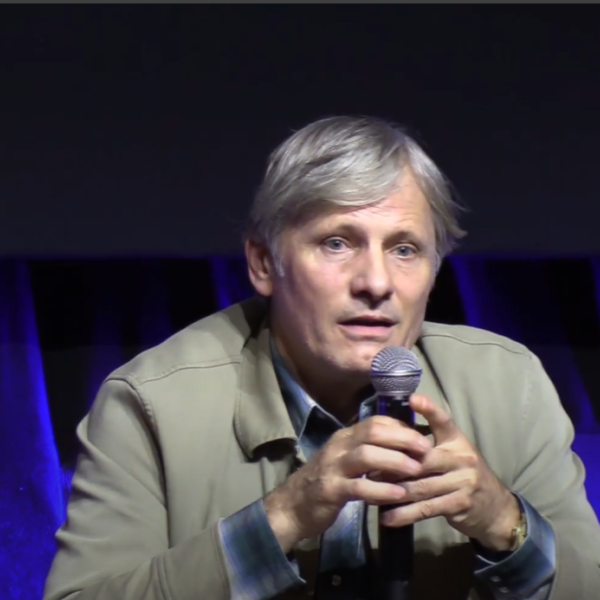 Elezioni Usa, Viggo Mortensen lancia il suo endorsement per Kamala Harris: “E’ una donna forte, può diventare presidente”| VIDEO