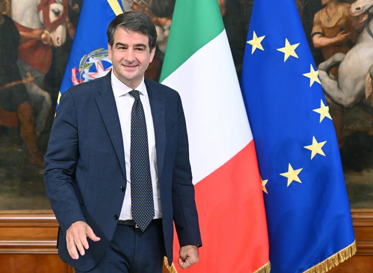 PNRR a rischio? Le opposizioni pressano e Fitto chiama l’Europa: “T…