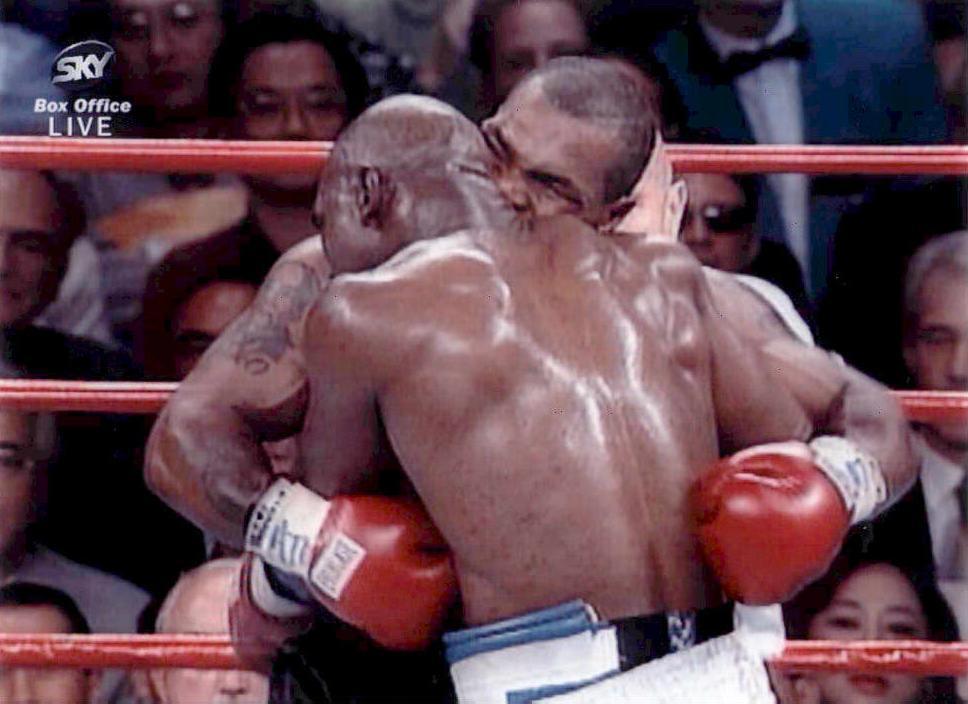 9 luglio 1997: quando la commissione tolse la licenza a Mike Tyson