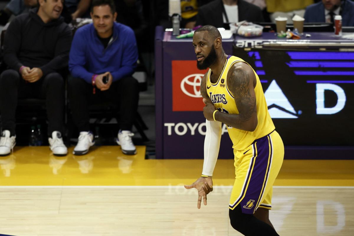 NBA, LeBron James primeggia nella classifica della media punti alla…