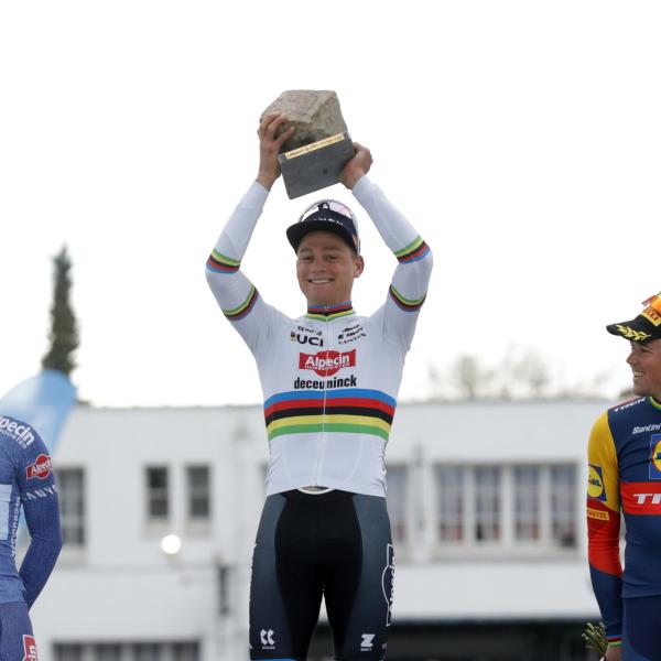 Parigi-Roubaix 2024, van der Poel: “Più forti dello scorso anno”