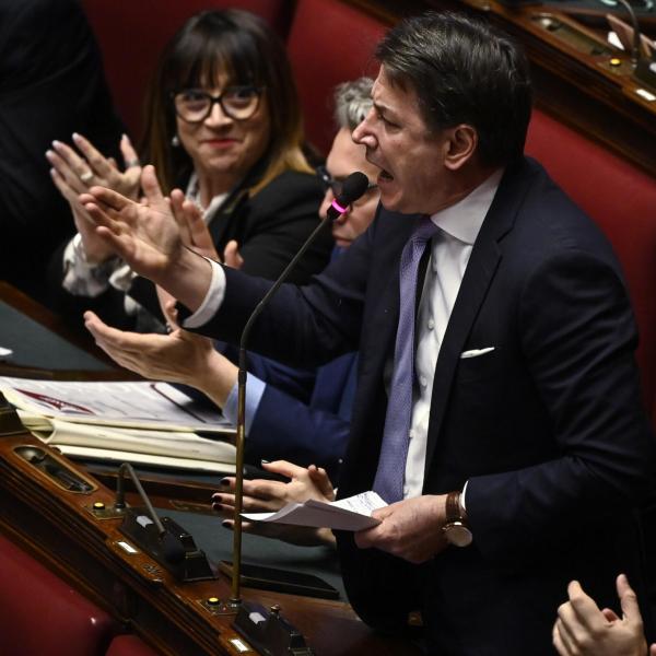 Patto di stabilità, alla Camera duro attacco di Conte a “Lady tax Meloni”: “Sta mettendo un cappio al collo all’Italia”. Respinta mozione M5S