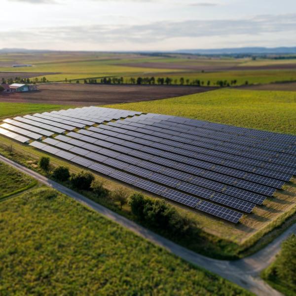 Sostenibilità energetica aziendale: il fotovoltaico per ridurre le emissioni inquinanti con la partnership tra il Gruppo Intesa SanPaolo e A2A Life Company