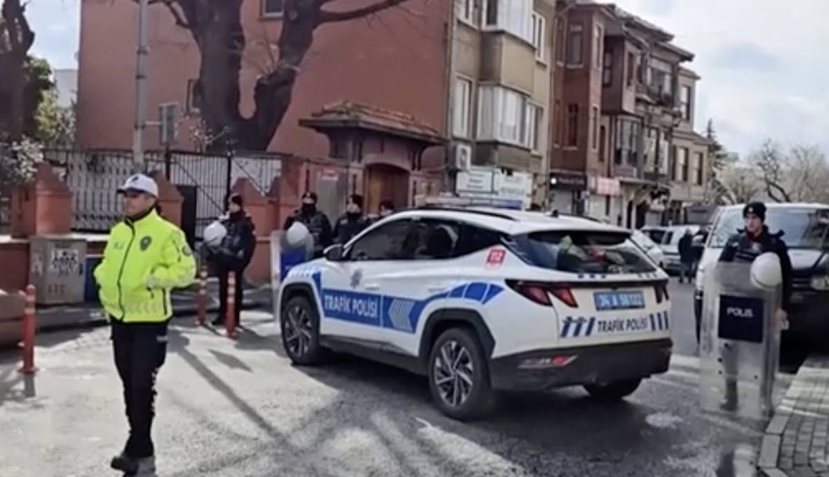 Turchia, sparatoria in una chiesa italiana a Istanbul durante la messa: un morto | VIDEO