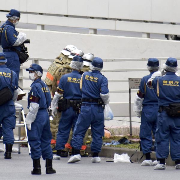 Tokyo, uomo si dà fuoco per protesta davanti alla residenza del pri…