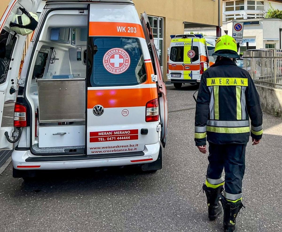 Milano, grave incidente sul lavoro: un operaio si taglia la mano co…