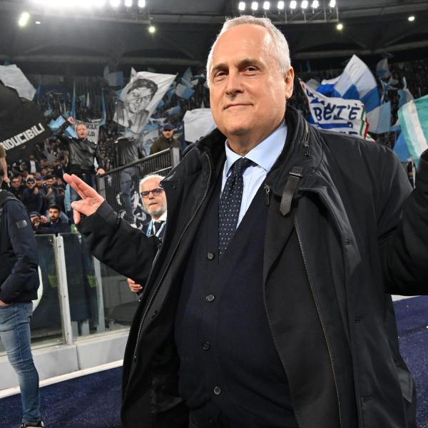 A Roma manifesti “Lotito libera la Lazio”, il presidente: “Dietro c’è una cabina di regia. L’Autorità giudiziaria sta indagando, a breve si scopriranno i responsabili”