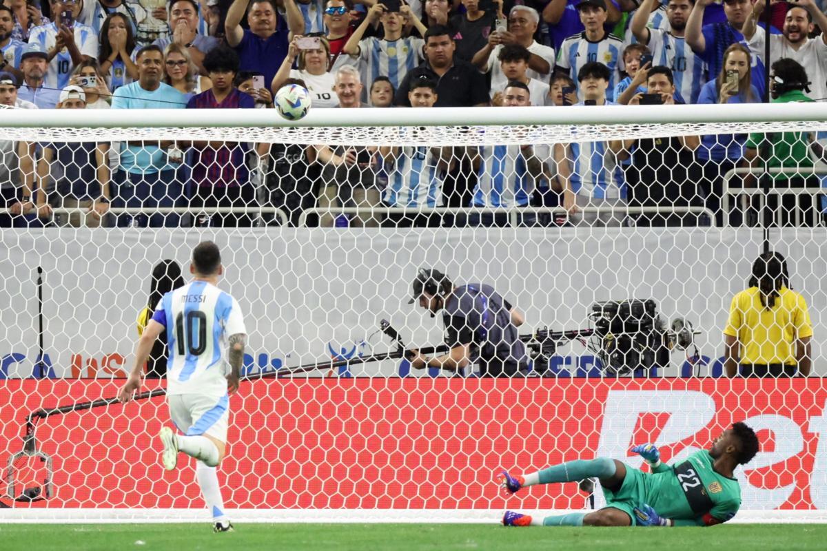 Copa America, l’Argentina elimina l’Ecuador e va in semifinale: Messi sbaglia il rigore ma il Dibu… | VIDEO