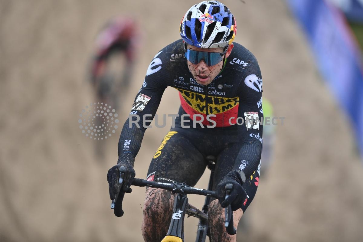 Ciclismo, Van Aert e Dumoulin chiedono nuove regole sul Covid