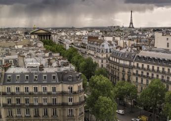 Francia, violenza sessuale nella Spa del Ritz: massaggiatore stupra una cliente nell’albergo di lusso a Parigi