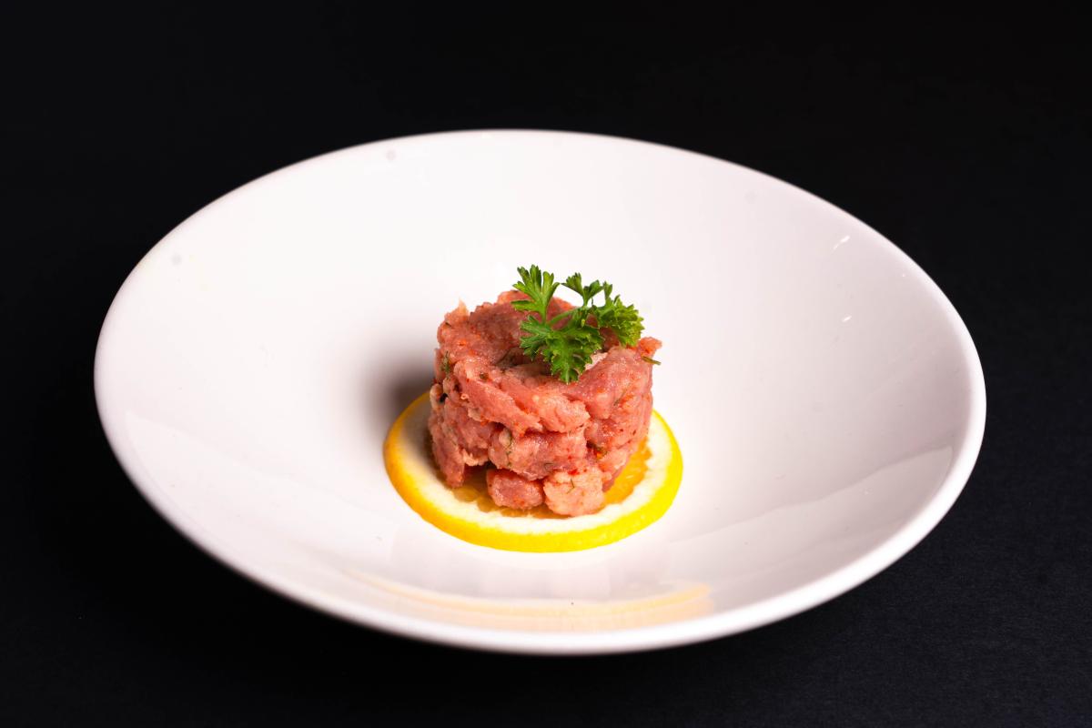 Dai grandi chef la tartare di manzo gourmet