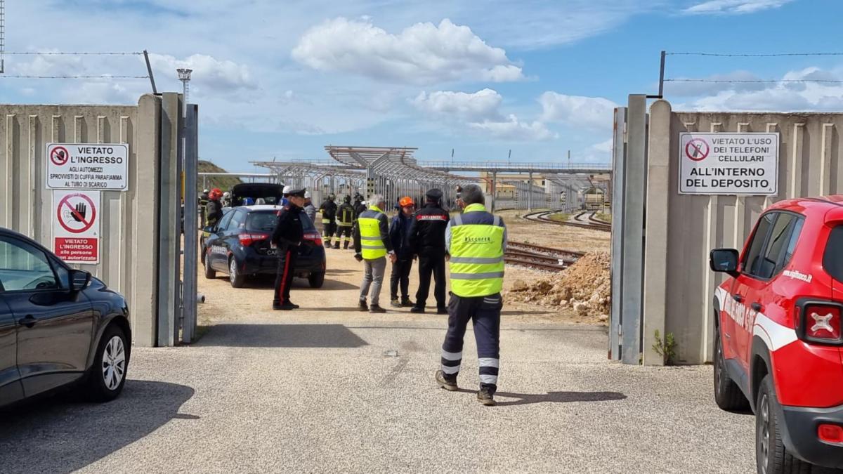 Incidente sul lavoro, operaio muore schiacciato tra due camion nell…