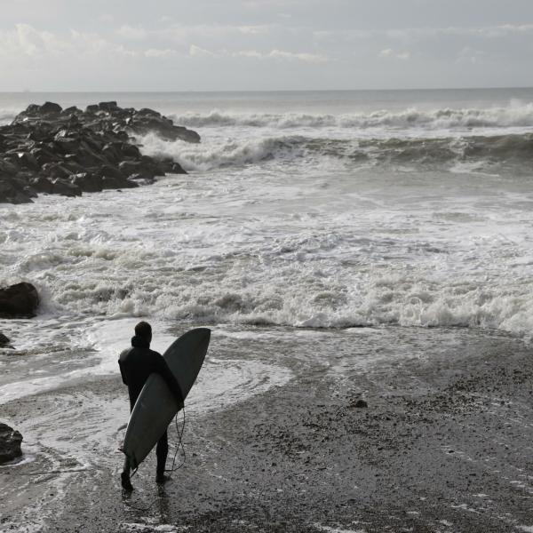 Usa, una tempesta porta una bomba della Seconda guerra mondiale sulle spiagge della California