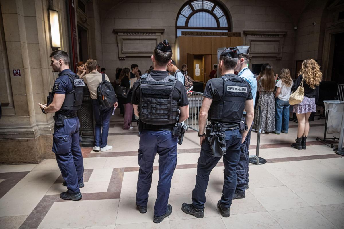 Elezioni legislative in Francia 2024, paura per possibili violenze dopo il ballottaggio di domenica: schierati 30mila gendarmi in tutto il Paese