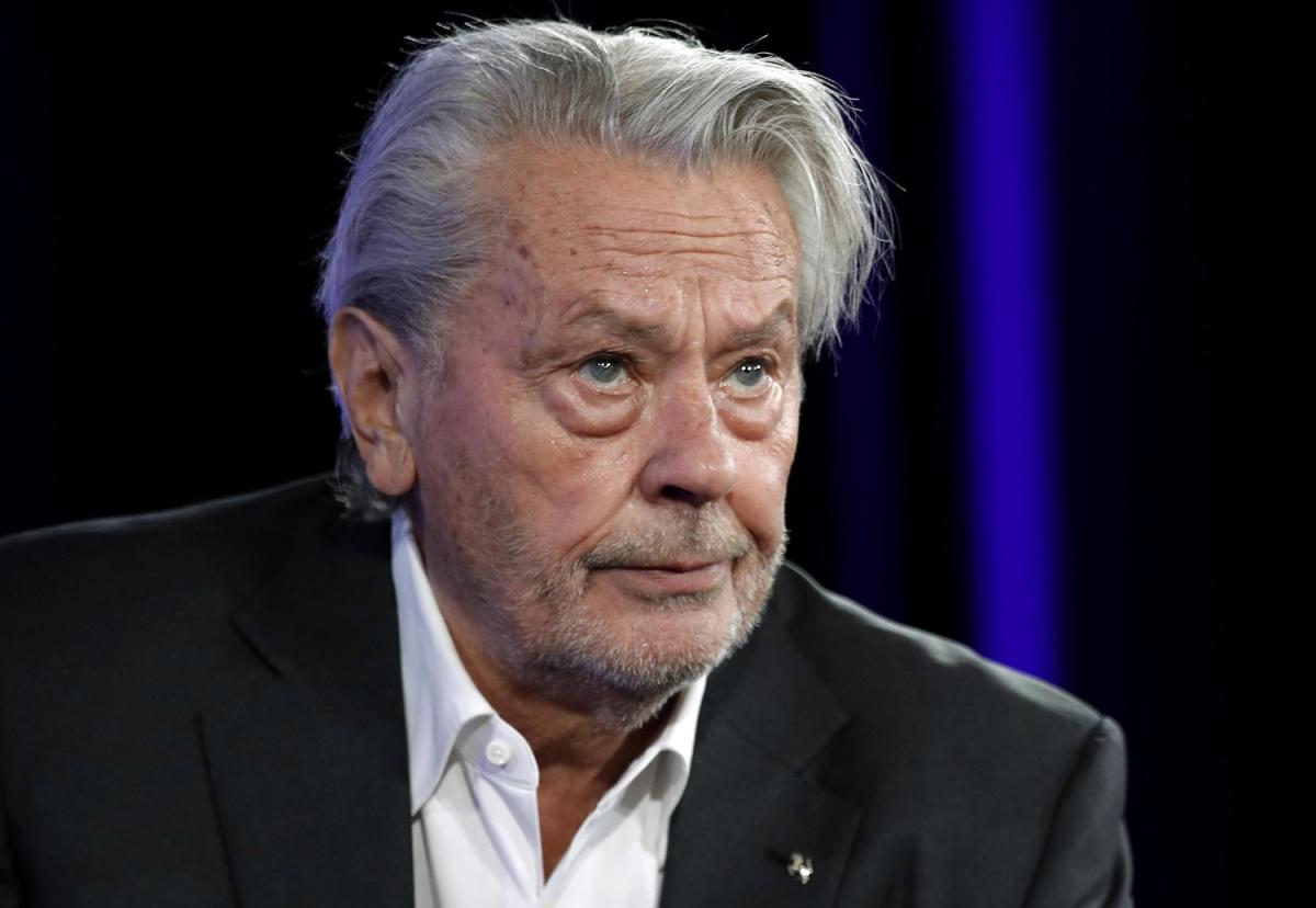 Alain Delon, oltre settanta armi sequestrate dal patrimonio dell’attore francese